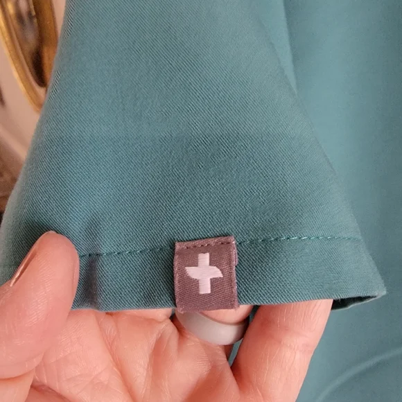 Figs Teal V-Neck Scrub Top SZ XXL - Picture 4 of 5